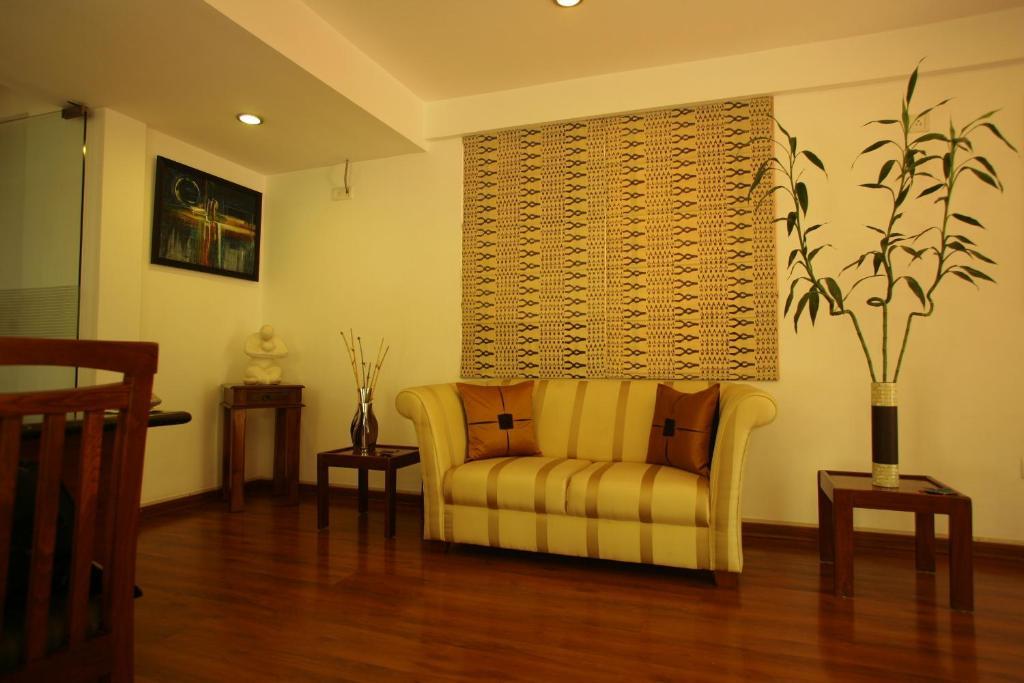 Hotel Justa Off Mg Road Bangalore Exterior foto