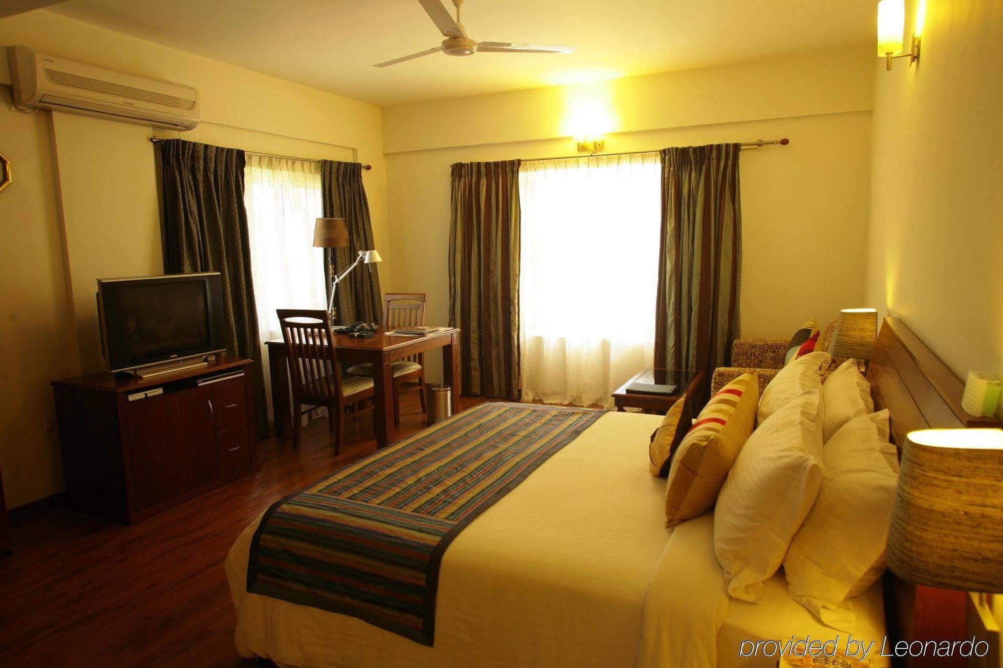 Hotel Justa Off Mg Road Bangalore Habitación foto