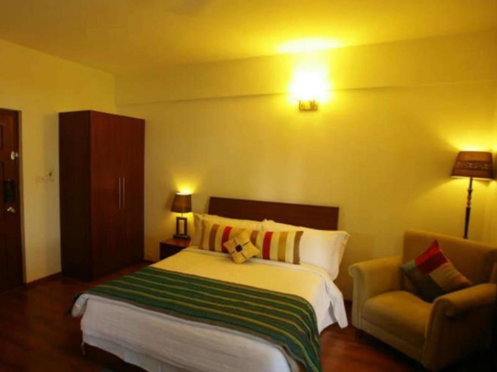 Hotel Justa Off Mg Road Bangalore Exterior foto